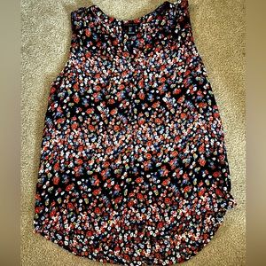 Women’s flowy sleeveless top